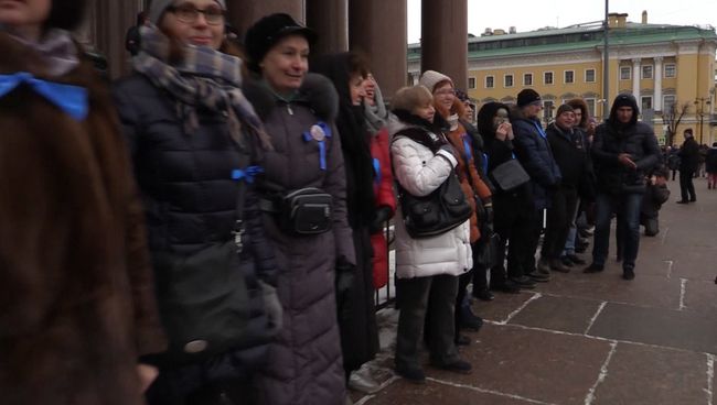 Живое кольцо вокруг Исаакия – петербуржцы протестуют против передачи собора РПЦ Живое кольцо вокруг Исаакия – петербуржцы протестуют против передачи собора РПЦ