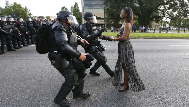 Taking a Stand in Baton Rouge фотографа Jonathan Bachman занявшего первое место в категории Проблемы современности в фотоконкурсе World Press Photo Taking a Stand in Baton Rouge фотографа Jonathan Bachman занявшего первое место в категории Проблемы современности в фотоконкурсе World Press Photo