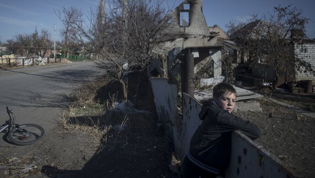 Последствия обстрелов в поселке Новосветловка Луганской области Последствия обстрелов в поселке Новосветловка Луганской области