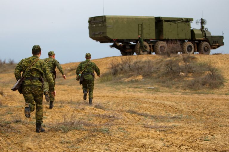 Зенитно-ракетная система С-300 на полигоне Ашулук в Астраханской области, где проходят учения войск ПВО