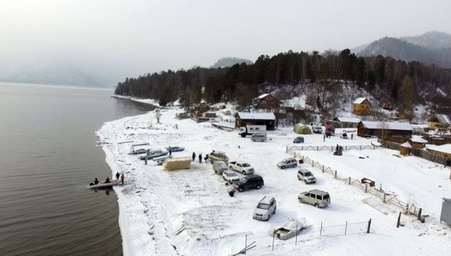 Операция по поиску вертолета Robinson R-66 на Телецком озере на Алтае