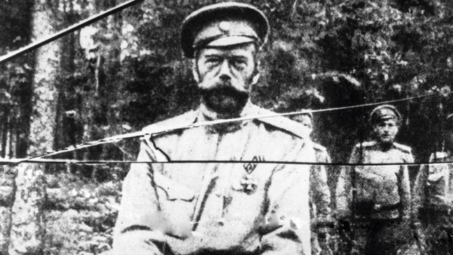 Одна из последних фотографий Николая II, сделанная во время его ссылки в Тобольск Одна из последних фотографий Николая II, сделанная во время его ссылки в Тобольск