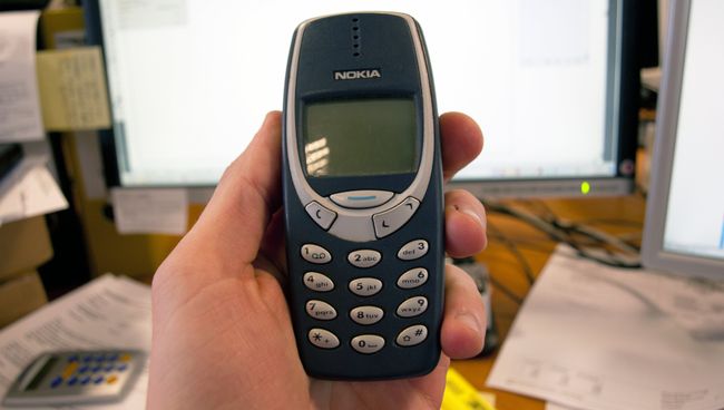Мобильный телефон Nokia 3310. Архивное фото Мобильный телефон Nokia 3310. Архивное фото