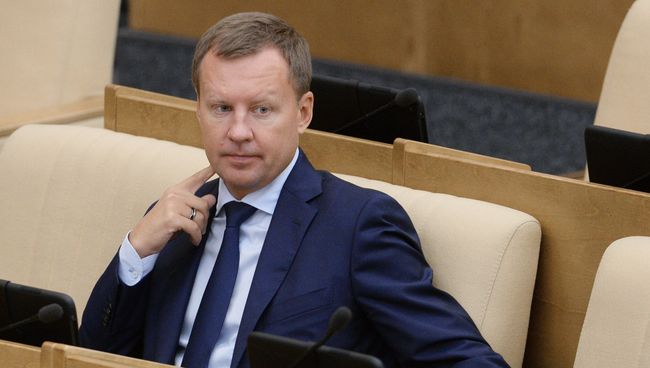 Депутат Государственной Думы РФ Денис Вороненков на пленарном заседании Государственной Думы РФ