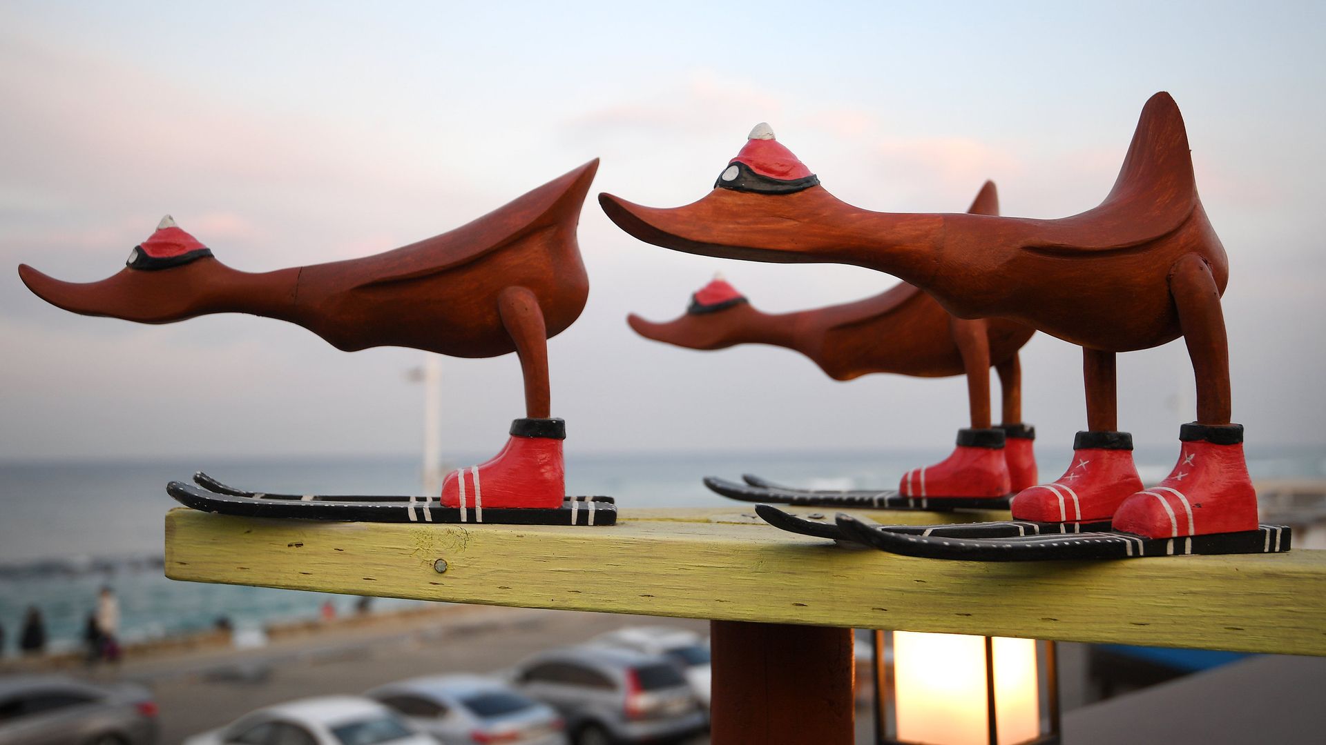 Статуэтки уток у пляжа Gyeongpo Beach в городе Каннын в Южной Корее Статуэтки уток у пляжа Gyeongpo Beach в городе Каннын в Южной Корее - РИА Новости, 1920, 28.03.2022