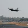 Истребитель Saab JAS 39 Gripen на церемонии открытия Aero India 2017 на авиабазе Елаханка в Бангалоре Истребитель Saab JAS 39 Gripen на церемонии открытия Aero India 2017 на авиабазе Елаханка в Бангалоре