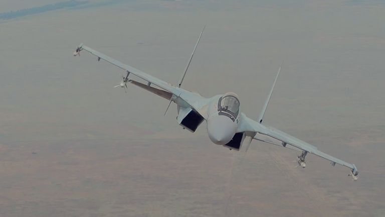 Сверхманевренный истребитель Су-35С в действии. Съемка Минобороны РФ Сверхманевренный истребитель Су-35С в действии. Съемка Минобороны РФ