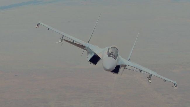 Сверхманевренный истребитель Су-35С в действии. Съемка Минобороны РФ Сверхманевренный истребитель Су-35С в действии. Съемка Минобороны РФ