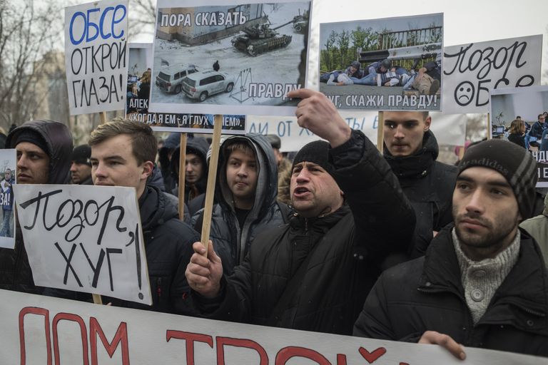 Митинг жителей Донецка против необъективной работы миссии ОБСЕ на Донбассе Митинг жителей Донецка против необъективной работы миссии ОБСЕ на Донбассе
