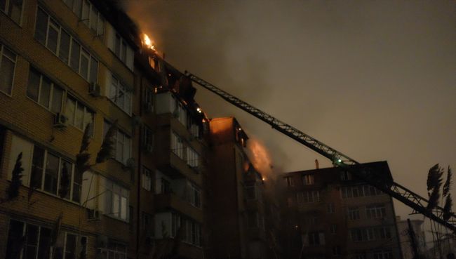 Пожар в многоэтажном жилом доме в Краснодаре