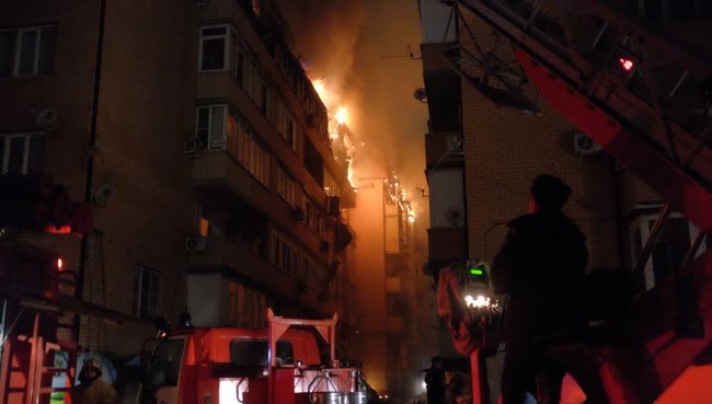Пожар в многоэтажном жилом доме в Краснодаре Пожар в многоэтажном жилом доме в Краснодаре