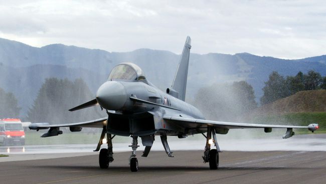 Первый из 15 истребителей Eurofighter, приобретенных министерством обороны Австрии, на авиабазе Цельтвег. Архивное фото
