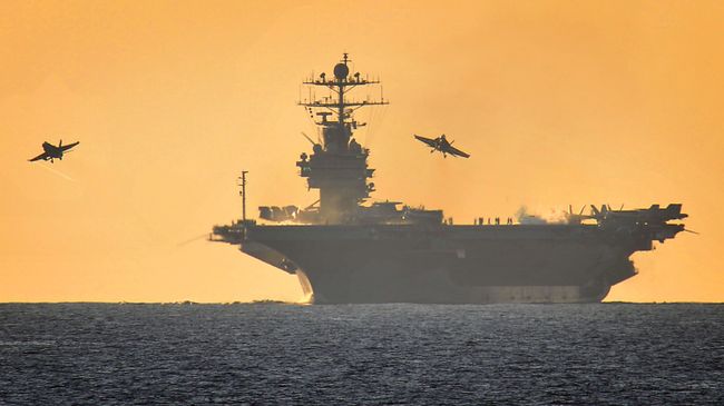 Авианосец ВМС США. Архивное фото Авианосец ВМС США. Архивное фото