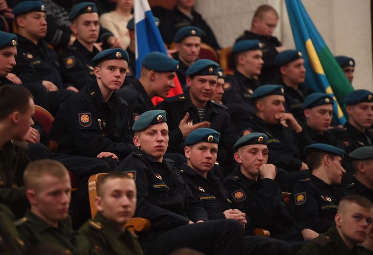 Зрители на выступлении нового состава ансамбля песни и пляски Российской армии имени А. В. Александрова в Центральном академическом театре Российской армии в Москве Зрители на выступлении нового состава ансамбля песни и пляски Российской армии имени А. В. Александрова в Центральном академическом театре Российской армии в Москве