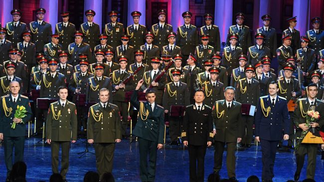 Выступление ансамбля песни и пляски Российской армии имени А. В. Александрова. Архивное фото Выступление ансамбля песни и пляски Российской армии имени А. В. Александрова. Архивное фото