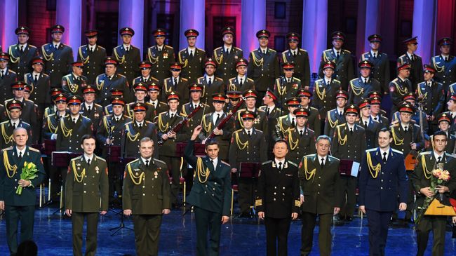 Выступление ансамбля песни и пляски Российской армии имени А. В. Александрова. Архивное фото Выступление ансамбля песни и пляски Российской армии имени А. В. Александрова. Архивное фото