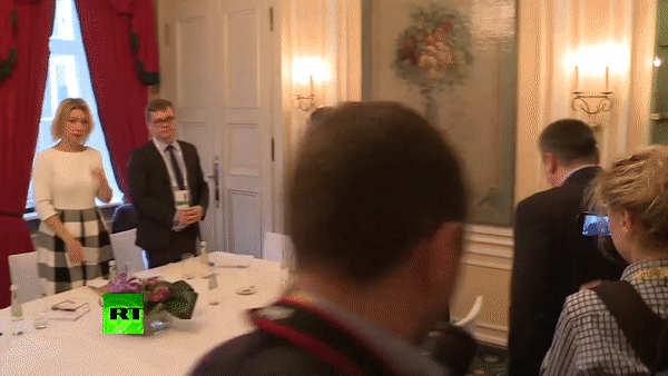 Лавров перед встречей с генсеком МАГАТЭ проверил комнату на прослушку Лавров перед встречей с генсеком МАГАТЭ проверил комнату на прослушку
