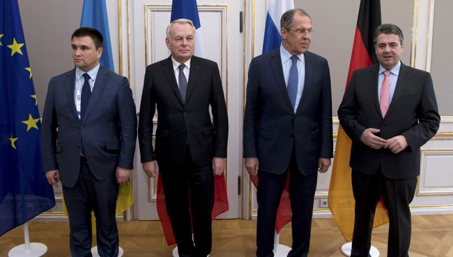 Встреча глав МИД нормандской четверки во время Мюнхенской конференции. Архивное фото Встреча глав МИД нормандской четверки во время Мюнхенской конференции. Архивное фото