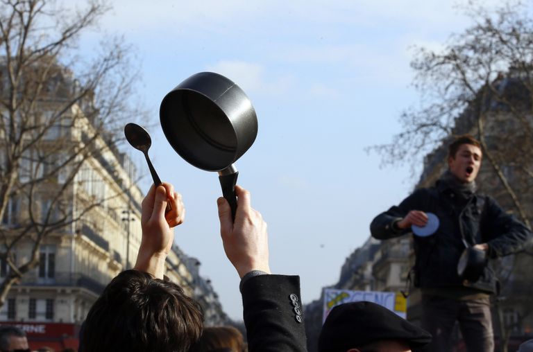 Жители Парижа вышли на акцию протеста против коррупции в политике, Франция Жители Парижа вышли на акцию протеста против коррупции в политике, Франция