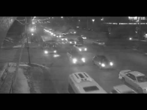 На Камчатке автобус протащил по дороге выпавшую женщину На Камчатке автобус протащил по дороге выпавшую женщину
