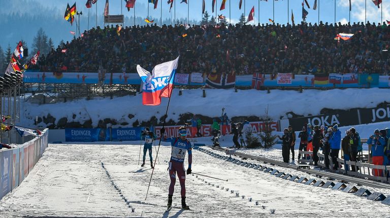 Антон Шипулин (Россия) на финише эстафеты среди мужчин на чемпионате мира по биатлону в австрийском Хохфильцене Антон Шипулин (Россия) на финише эстафеты среди мужчин на чемпионате мира по биатлону в австрийском Хохфильцене