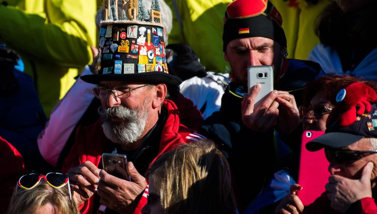 Болельщики после финиша масс-старта среди мужчин на чемпионате мира по биатлону в австрийском Хохфильцене Болельщики после финиша масс-старта среди мужчин на чемпионате мира по биатлону в австрийском Хохфильцене