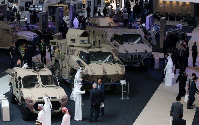 Посетители на Международной выставке вооружения IDEX 2017 в Абу-Даби