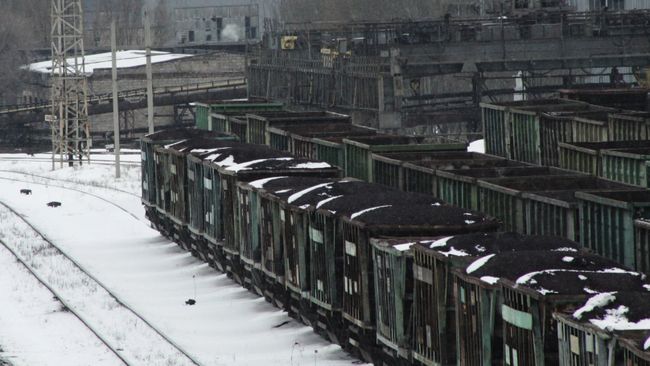 Вагоны с углем на железнодорожном вокзале Донецка. Архивное фото Вагоны с углем на железнодорожном вокзале Донецка. Архивное фото