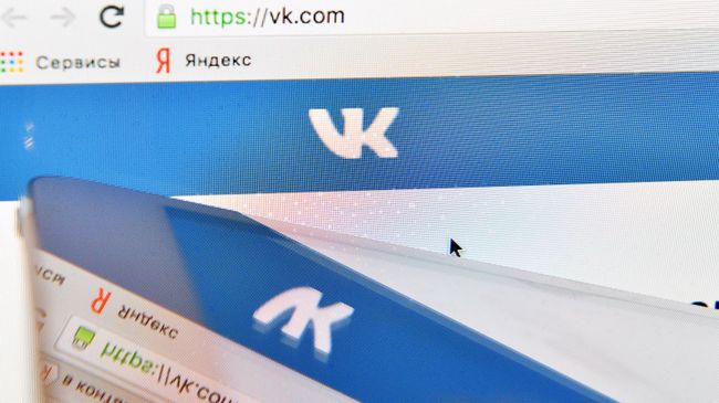 Страница социальной сети Вконтакте на экране компьютера. архивное фото Страница социальной сети Вконтакте на экране компьютера. архивное фото