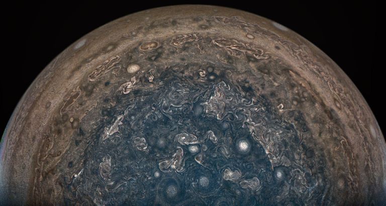 Шторм на Юпитере, фотография с зонда Juno