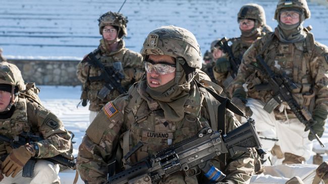 Американские военнослужащие на демонстрации военной техники и вооружения НАТО в Латвии. Февраль 2017 Американские военнослужащие на демонстрации военной техники и вооружения НАТО в Латвии. Февраль 2017
