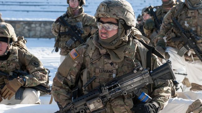 Американские военнослужащие на демонстрации военной техники. Архивное фото