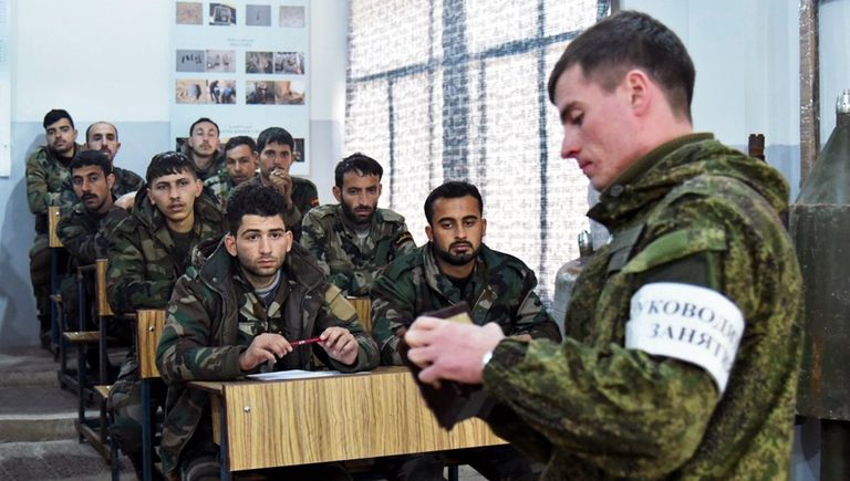 Военнослужащие вооруженных сил РФ и Сирии на занятии в Международном противоминном центре в Алеппо Военнослужащие вооруженных сил РФ и Сирии на занятии в Международном противоминном центре в Алеппо