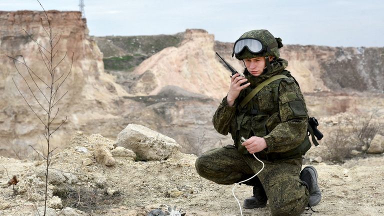 Российские военные инженеры Международного противоминного центра Вооруженных Сил РФ в Алеппо Российские военные инженеры Международного противоминного центра Вооруженных Сил РФ в Алеппо