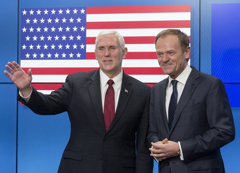 Вице-президент США Майк Пенс и глава Европейского совета Дональд Туск во врмя встречи в Брюсселе. 20 февраля 2017