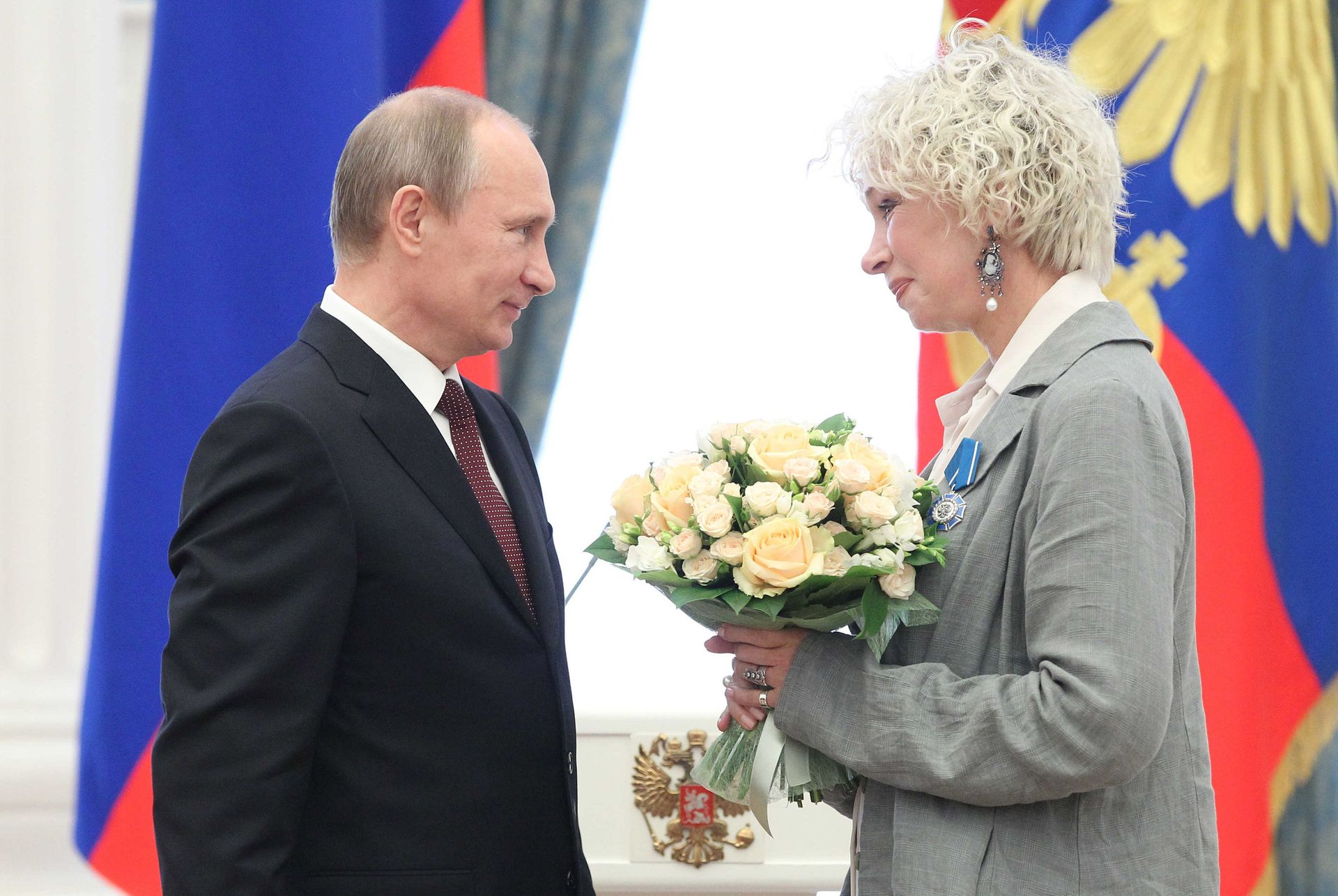 Президент России Владимир Путин и актриса Татьяна Васильева на церемонии вручения государственных наград в Кремле - РИА Новости, 1920, 12.03.2026
