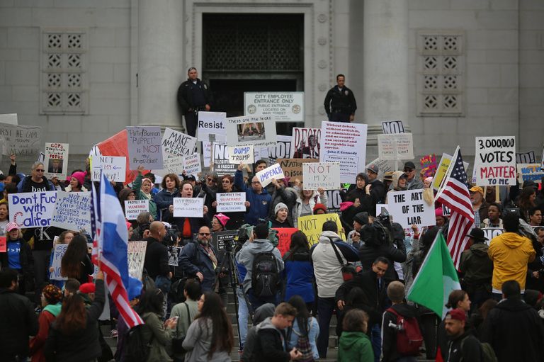 Протесты против Дональда Трампа в Калифорнии Протесты против Дональда Трампа в Калифорнии