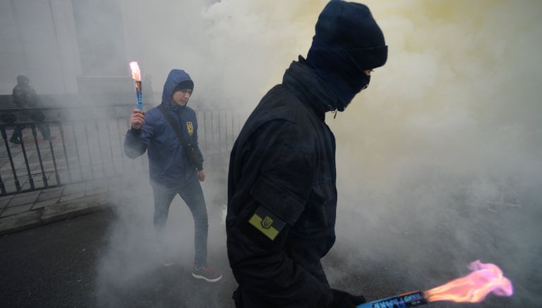 Представители националистических организаций во время митинга в центре Киева. 22 февраля 2017 Представители националистических организаций во время митинга в центре Киева. 22 февраля 2017