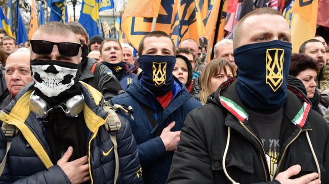 Представители националистических организаций во время митинга в центре Киева Представители националистических организаций во время митинга в центре Киева