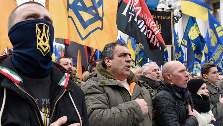 Представители националистических организаций во время митинга в центре Киева Представители националистических организаций во время митинга в центре Киева