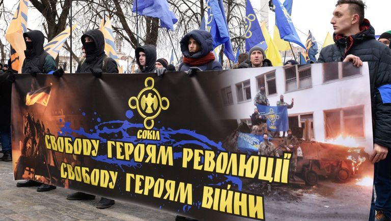 Представители националистических организаций во время марша в центре Киева Представители националистических организаций во время марша в центре Киева