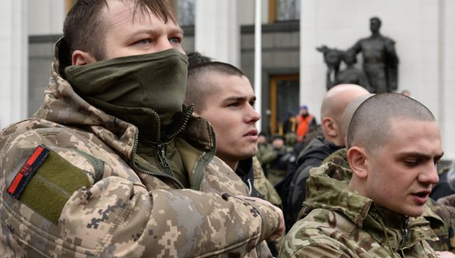 Представители националистических организаций во время митинга в центре Киева. Архивное фото Представители националистических организаций во время митинга в центре Киева. Архивное фото