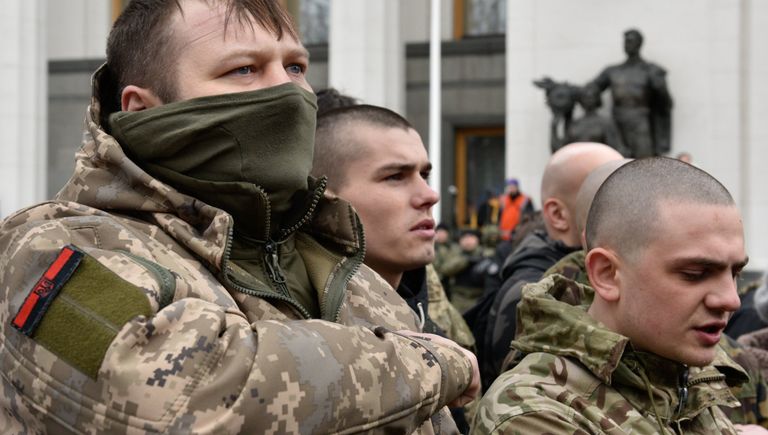 Представители националистических организаций во время митинга в центре Киева Представители националистических организаций во время митинга в центре Киева