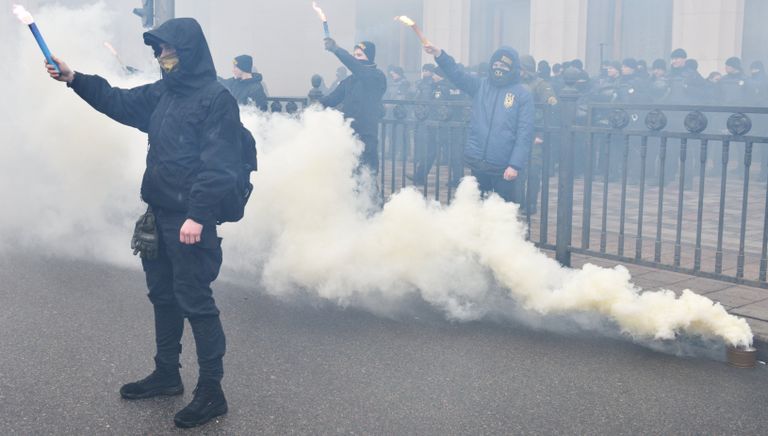Представители националистических организаций во время митинга в центре Киева Представители националистических организаций во время митинга в центре Киева