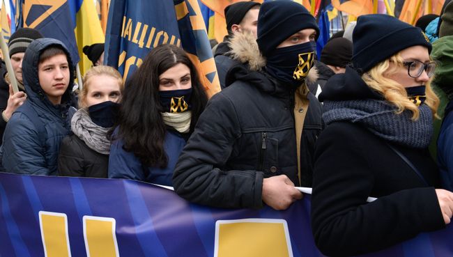 Представители националистических организаций во время митинга в центре Киева. Март 2017 Представители националистических организаций во время митинга в центре Киева. Март 2017