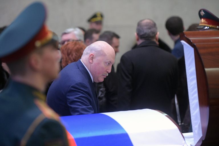 Член Комитета СФ по экономической политике Дмитрий Мезенцев на церемонии прощания с постоянным представителем РФ при ООН Виталием Чуркиным