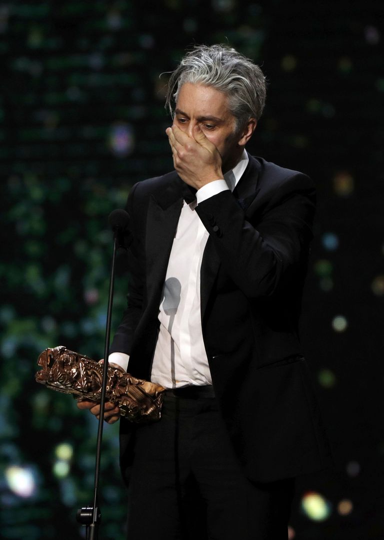 Актер Джеймс Тьерре реагирует на получение премии Сезар в Париже Актер Джеймс Тьерре реагирует на получение премии Сезар в Париже