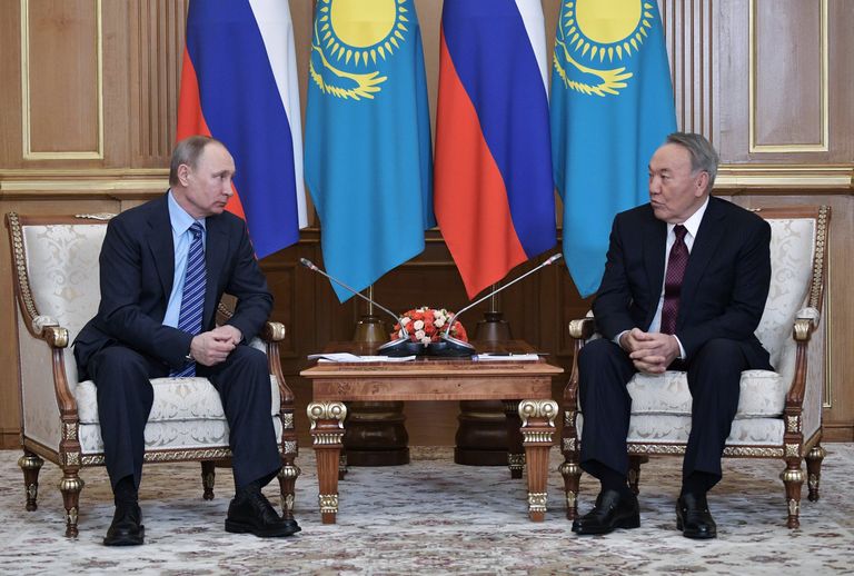 Президент РФ Владимир Путин и президент Республики Казахстан Нурсултан Назарбаев во время встречи в Алма-Ате. 27 февраля 2017 Президент РФ Владимир Путин и президент Республики Казахстан Нурсултан Назарбаев во время встречи в Алма-Ате. 27 февраля 2017