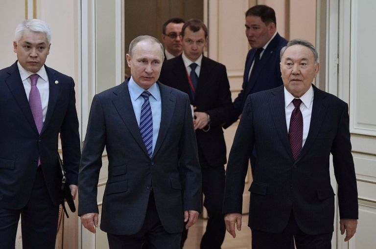 Президент РФ Владимир Путин и президент Республики Казахстан Нурсултан Назарбаев во время встречи в Алма-Ате. 27 февраля 2017 Президент РФ Владимир Путин и президент Республики Казахстан Нурсултан Назарбаев во время встречи в Алма-Ате. 27 февраля 2017