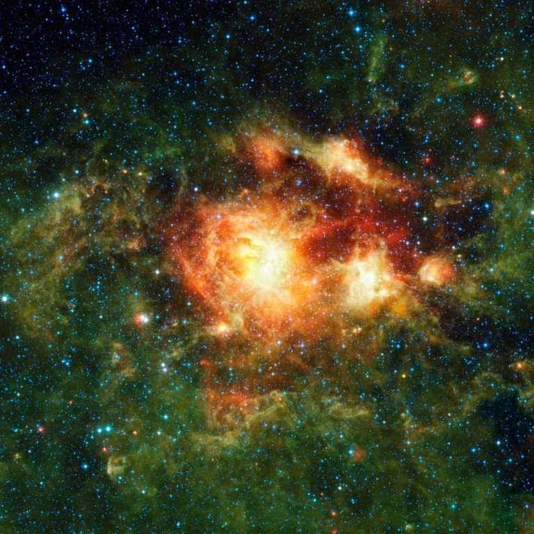Фотография скопления звезд NGC 3603 сделанная инфракрасным космическим телескопом WISE Фотография скопления звезд NGC 3603 сделанная инфракрасным космическим телескопом WISE